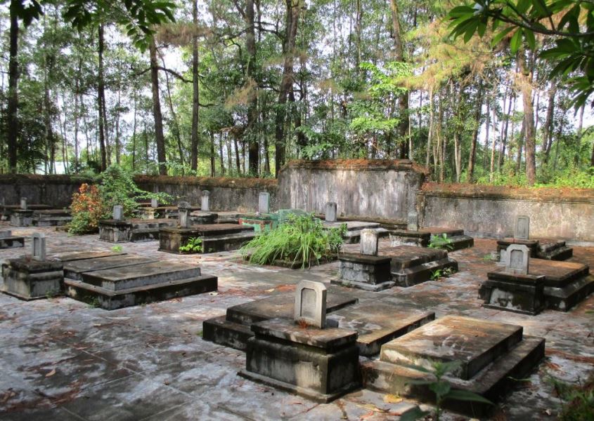 Nguyen Dynasty Eunuchs- Bee Bee Travel