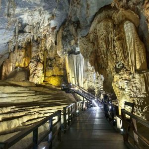Phong Nha - Thien Duong - Suoi Mooc To Hue By Private Car - Bee Bee Travel