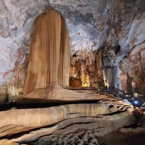 Phong Nha - Thien Duong - Suoi Mooc To Hue By Car - Bee Bee Travel