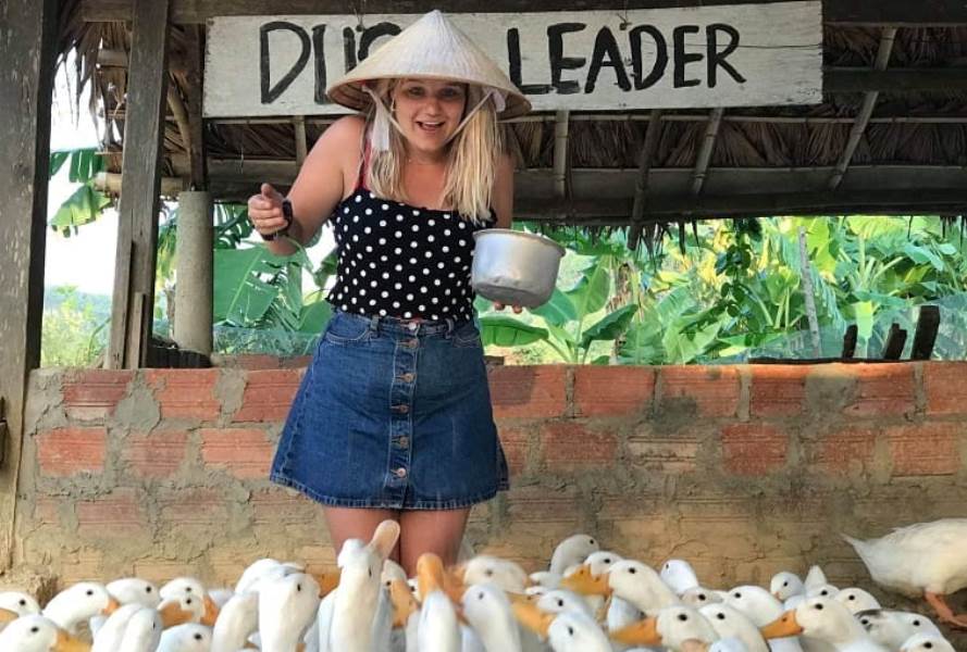 Dong Hoi to Duck Stop by private car- Bee Bee Travel