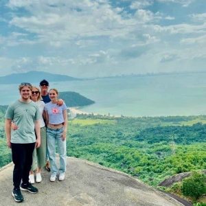 He to Ba Na Hills By private car- Bee Bee Travel