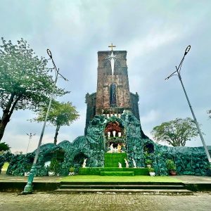 Hue to La Vang Holy Land by private car- Bee Bee Travel