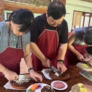 red bridge cooking class tour - bee bee travel